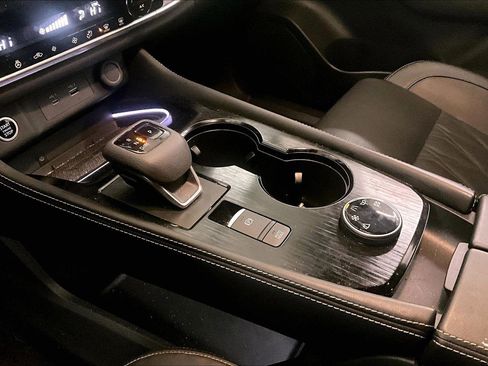 Used 2023 Nissan Rogue Platinum image 16