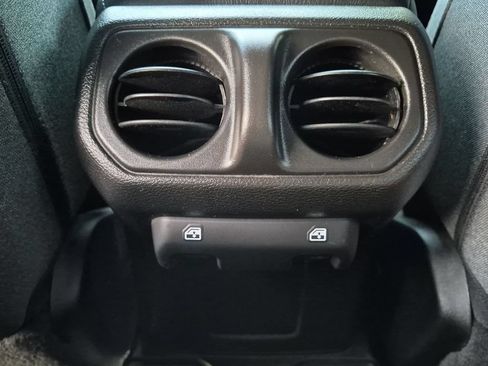 Used 2024 Jeep Gladiator Sport AWD/4WD image 25