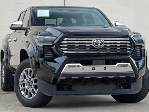 Used 2024 Toyota Tacoma Limited w/ Limited Package (LT) AWD/4WD image 4