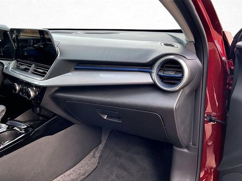 Used 2024 Chevrolet Trax LT w/ Sunroof Package image 26