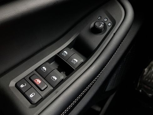 Used 2025 Jeep Grand Cherokee L Altitude AWD/4WD image 24