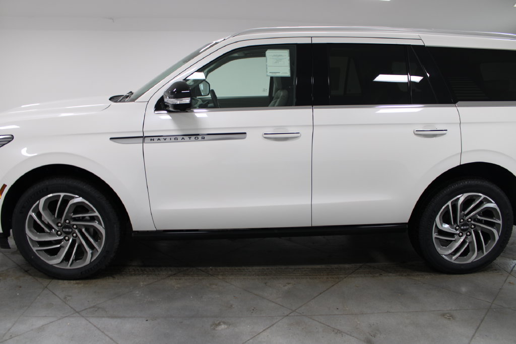New 2026 Lincoln Navigator Reserve AWD/4WD image 5