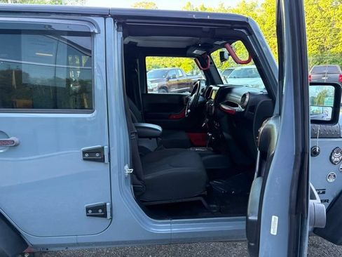 Used 2015 Jeep Wrangler Unlimited Sport w/ Quick Order Package 24S AWD/4WD image 34