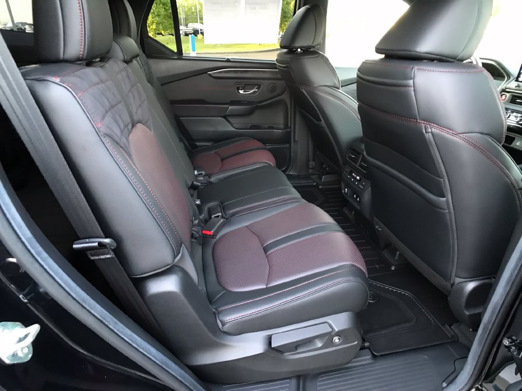 Certified 2026 Honda Pilot Black Edition image 31
