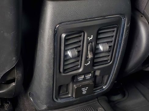 Used 2022 Jeep Grand Cherokee Limited image 36