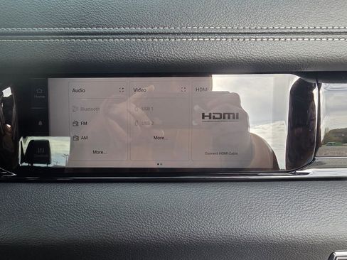 Used 2025 RAM 1500 Laramie AWD/4WD image 6