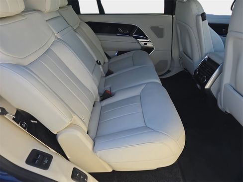 New 2025 Land Rover Range Rover Long Wheelbase SE image 11