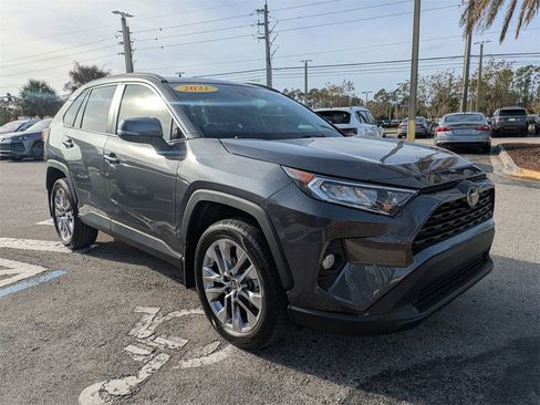 Used 2021 Toyota RAV4 XLE Premium image 8
