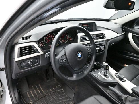 Used 2018 BMW 320i xDrive Sedan w/ Convenience Package AWD/4WD image 12