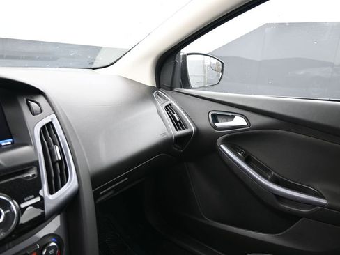Used 2014 Ford Focus Titanium FWD image 28