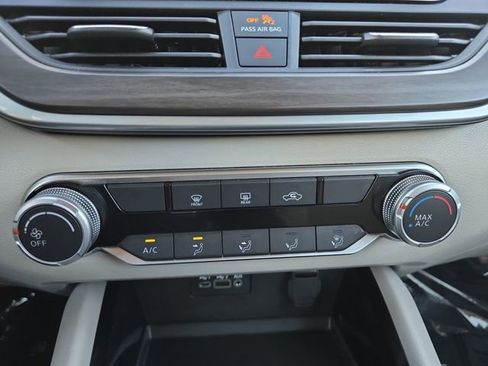 Used 2024 Nissan Altima 2.5 SV image 4