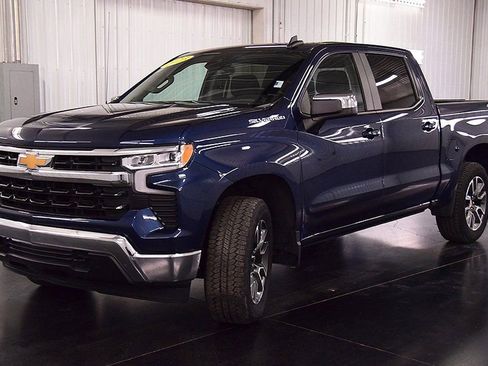 Used 2023 Chevrolet Silverado 1500 LT image 3