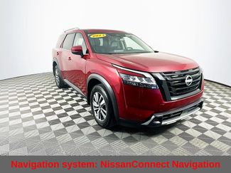 Certified 2023 Nissan Pathfinder SL w/ Black Appearance Package AWD/4WD video 3