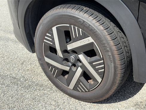 Certified 2025 Nissan Kicks SV image 18