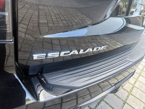 Used 2022 Cadillac Escalade ESV Sport Platinum image 8