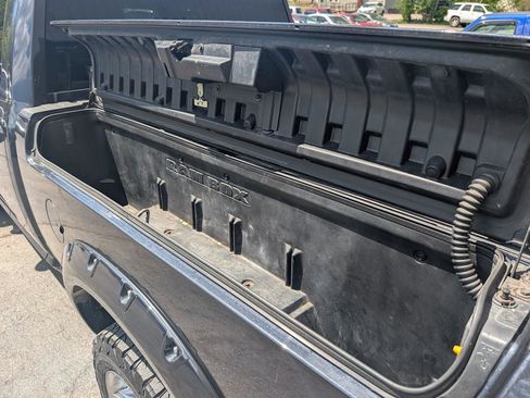 Used 2017 RAM 1500 Express AWD/4WD image 11