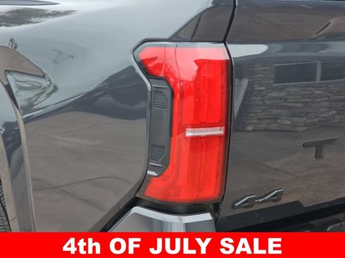 Used 2025 Toyota Tacoma SR5 AWD/4WD image 39