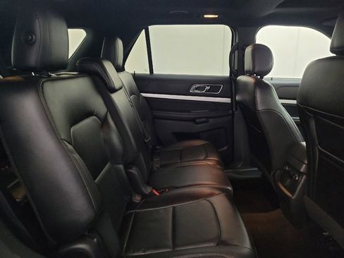 Used 2016 Ford Explorer XLT w/ Equipment Group 202A AWD/4WD image 19