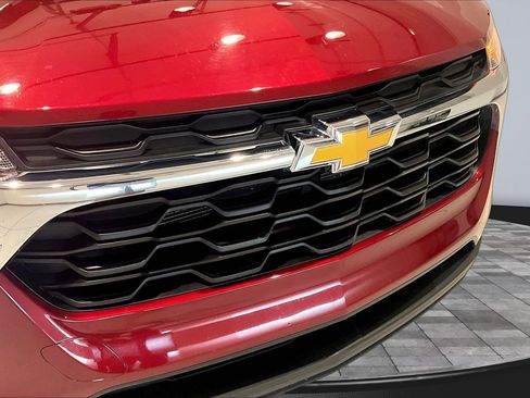 Used 2025 Chevrolet Trax LS w/ LS Convenience Package FWD image 31