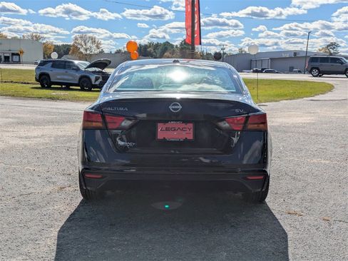 Used 2023 Nissan Altima 2.5 SV image 7