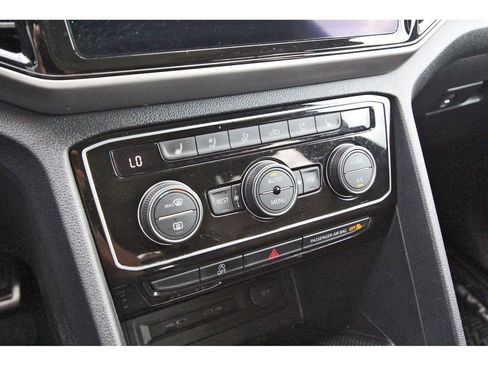 Used 2022 Volkswagen Atlas SEL Premium image 25