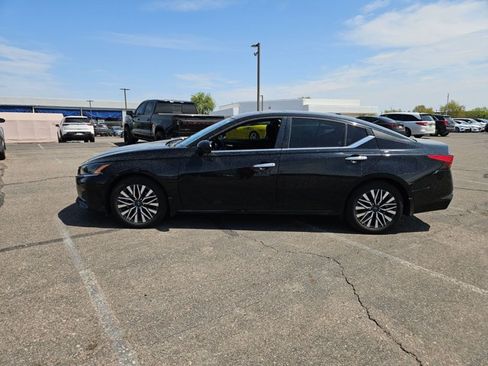 Used 2025 Nissan Altima 2.5 SV w/ SV Premium Package FWD image 7