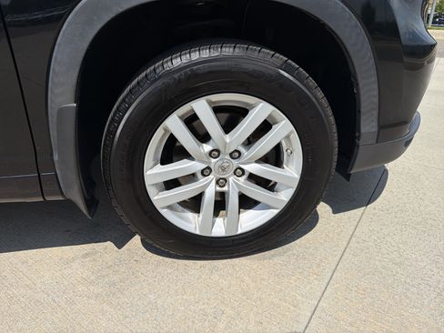 Used 2015 Toyota Highlander LE AWD/4WD image 13