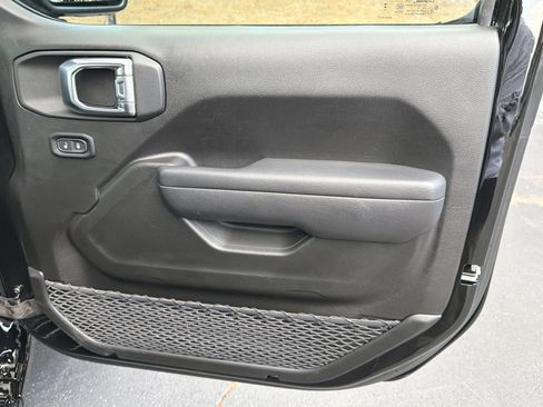 Used 2025 Jeep Wrangler Unlimited Sport AWD/4WD image 17