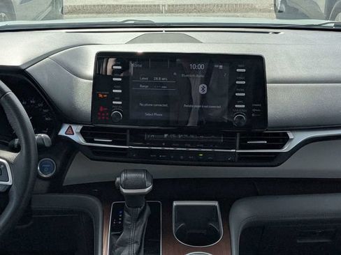 Used 2022 Toyota Sienna XLE FWD image 18