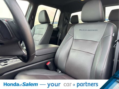 Used 2025 Honda Ridgeline Black Edition image 11