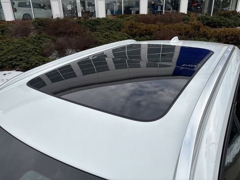 Certified 2025 Volvo XC40 B5 Core image 12