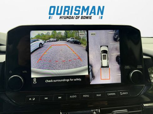 Used 2023 Nissan Pathfinder SL AWD/4WD image 18