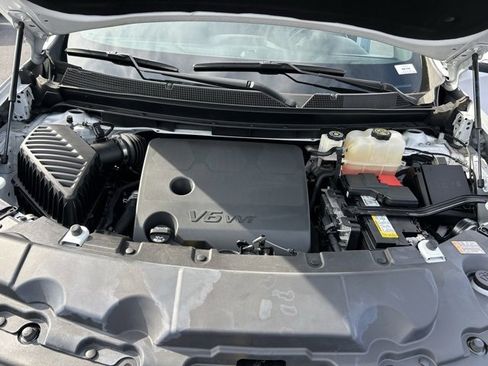 Used 2022 Chevrolet Traverse LT image 11