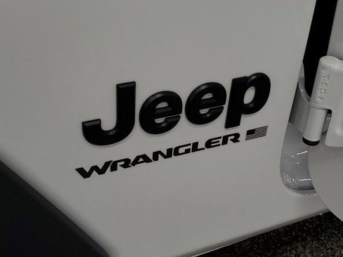 Used 2025 Jeep Wrangler Sport image 22