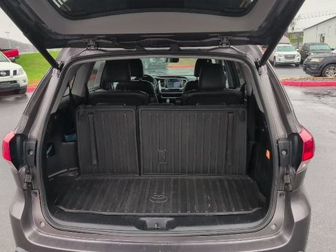 Used 2019 Toyota Highlander SE AWD/4WD image 10