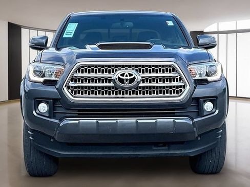 Used 2016 Toyota Tacoma TRD Sport w/ Premium & Technology Package AWD/4WD image 2