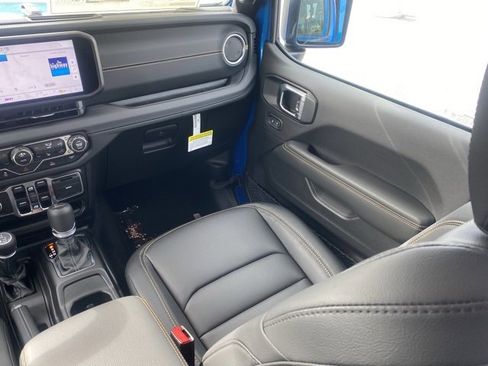 New 2025 Jeep Gladiator Sport image 35