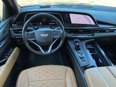 Used 2021 Cadillac Escalade Premium Luxury image 13