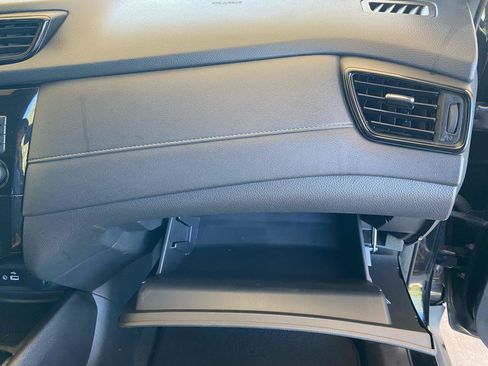 Used 2018 Nissan Rogue S FWD image 32