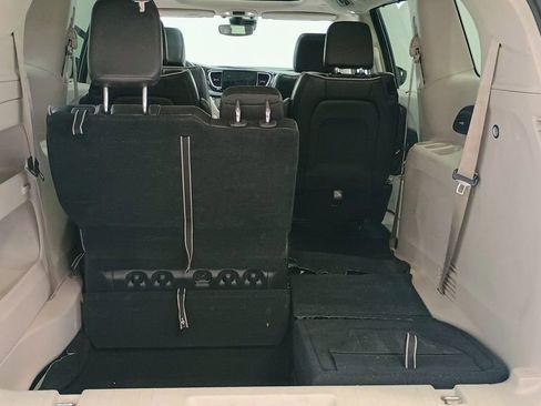 Used 2023 Chrysler Pacifica Limited image 25