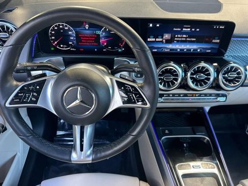 Used 2024 Mercedes-Benz GLB 250 4MATIC image 17