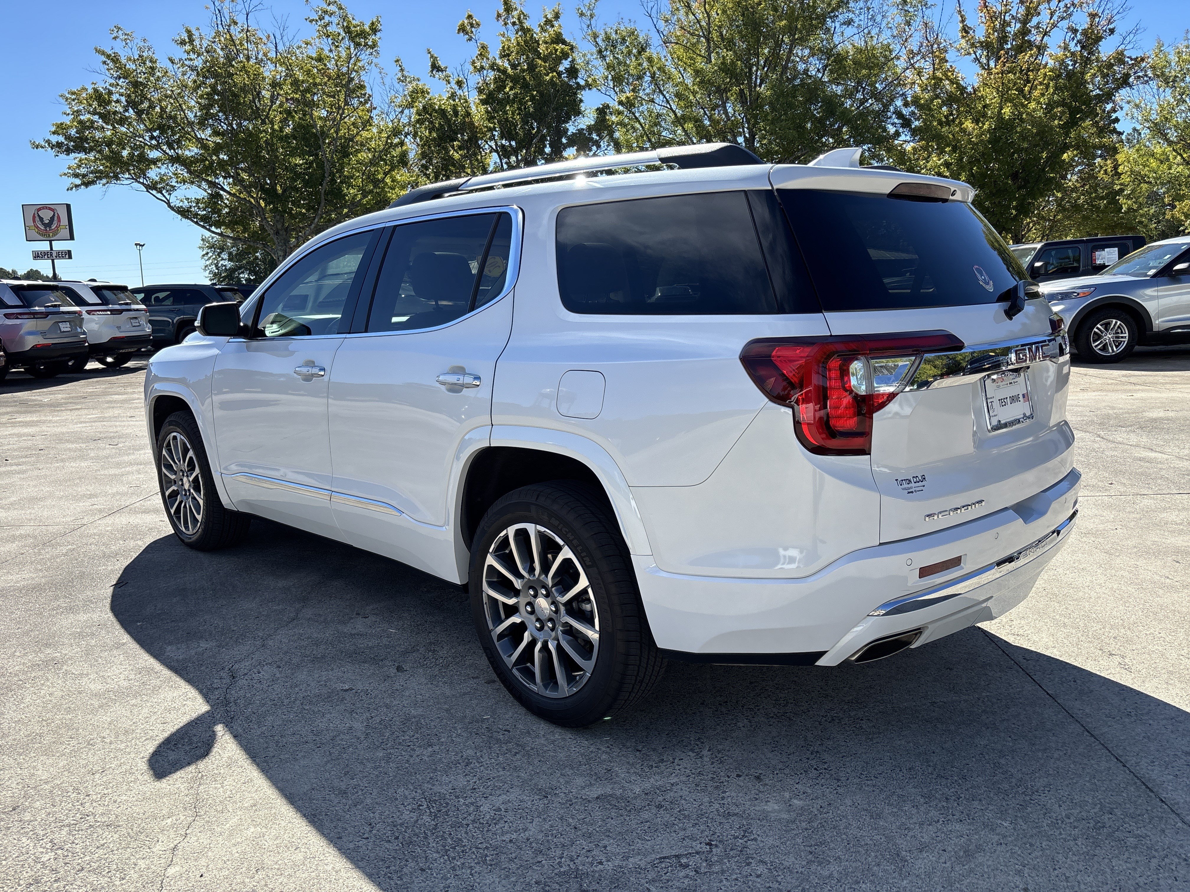 Used 2022 GMC Acadia Denali w/ Denali Ultimate Package FWD image 5