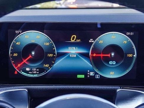 Used 2023 Mercedes-Benz EQB 350 4MATIC SUV image 24