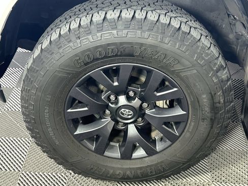Used 2021 Toyota Tacoma SR5 RWD image 10