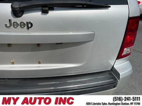 Used 2010 Jeep Grand Cherokee Laredo image 37