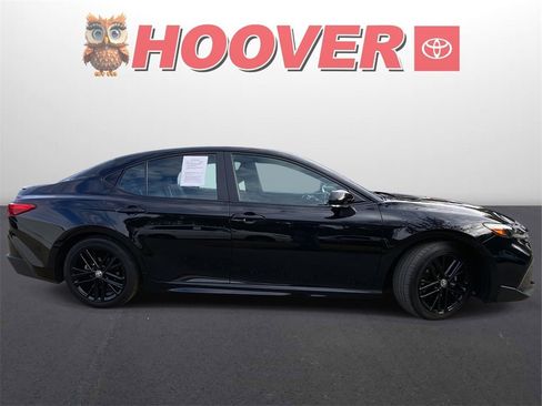 Used 2025 Toyota Camry SE image 2