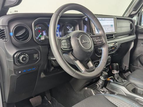 Used 2024 Jeep Wrangler Unlimited Rubicon 4xe AWD/4WD image 13