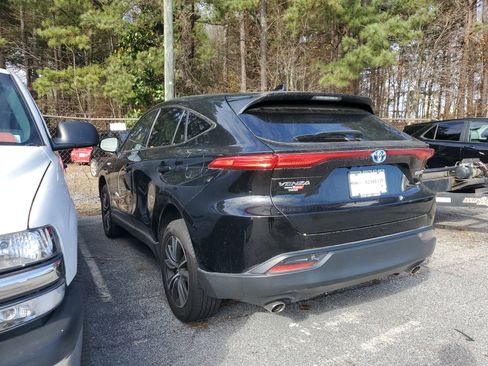 Used 2021 Toyota Venza LE image 4