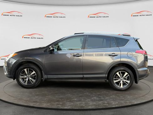 Used 2018 Toyota RAV4 XLE AWD/4WD image 7