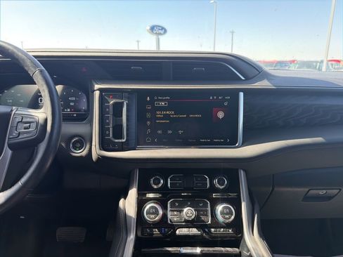 Used 2023 GMC Yukon Denali AWD/4WD image 16